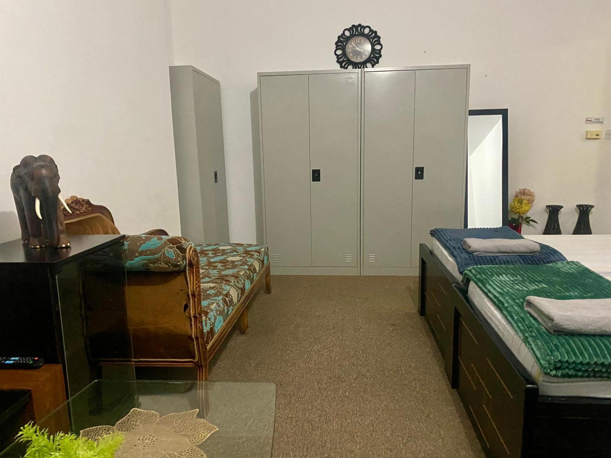 Hospedagem domiciliar Private With Shared Bathroom - No Parking Space *